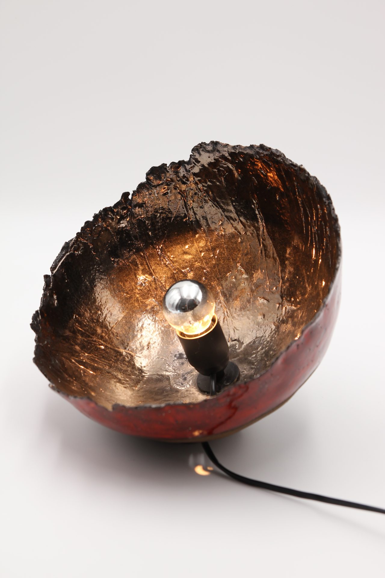 lampe en terre chamottée émaillée vue de coté droit