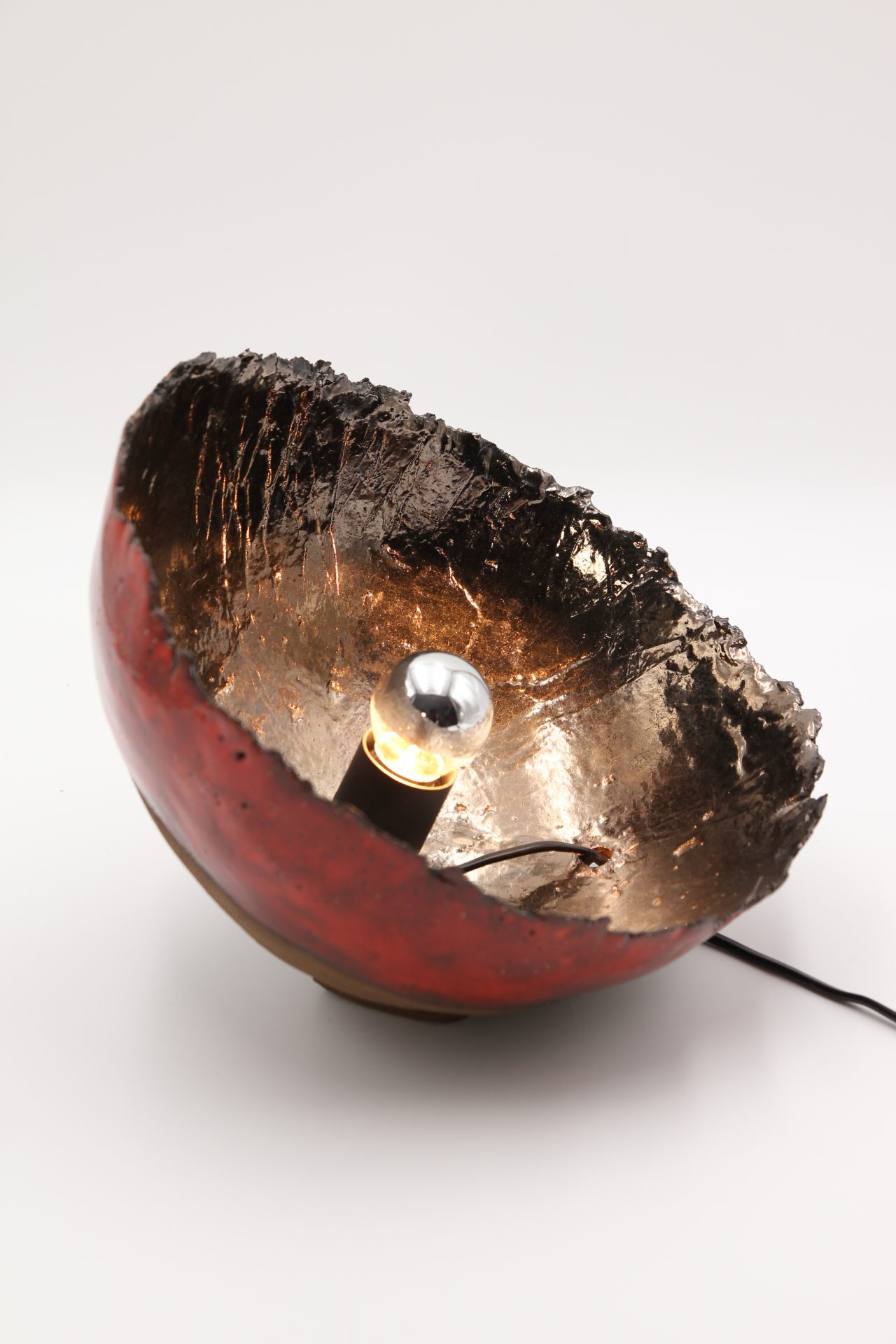 lampe en terre chamottée émaillée vue de coté gauche